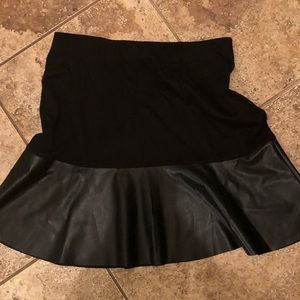 Cabi skirt size medium NWT